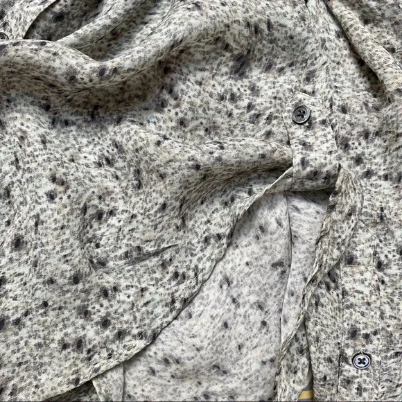 Elizabeth and James Silk Blouse Abstract Print Button Front Long Sleeve Medium - Picture 13 of 16